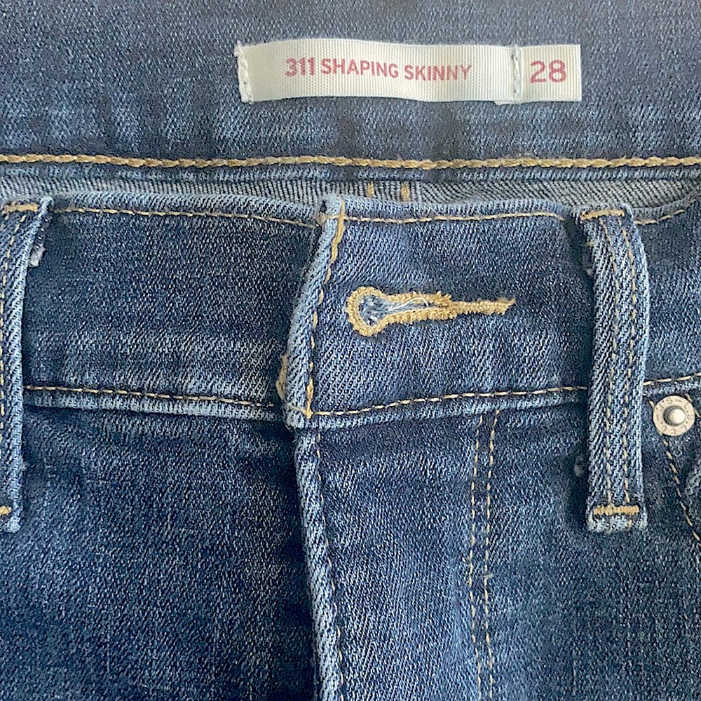 Levi 311